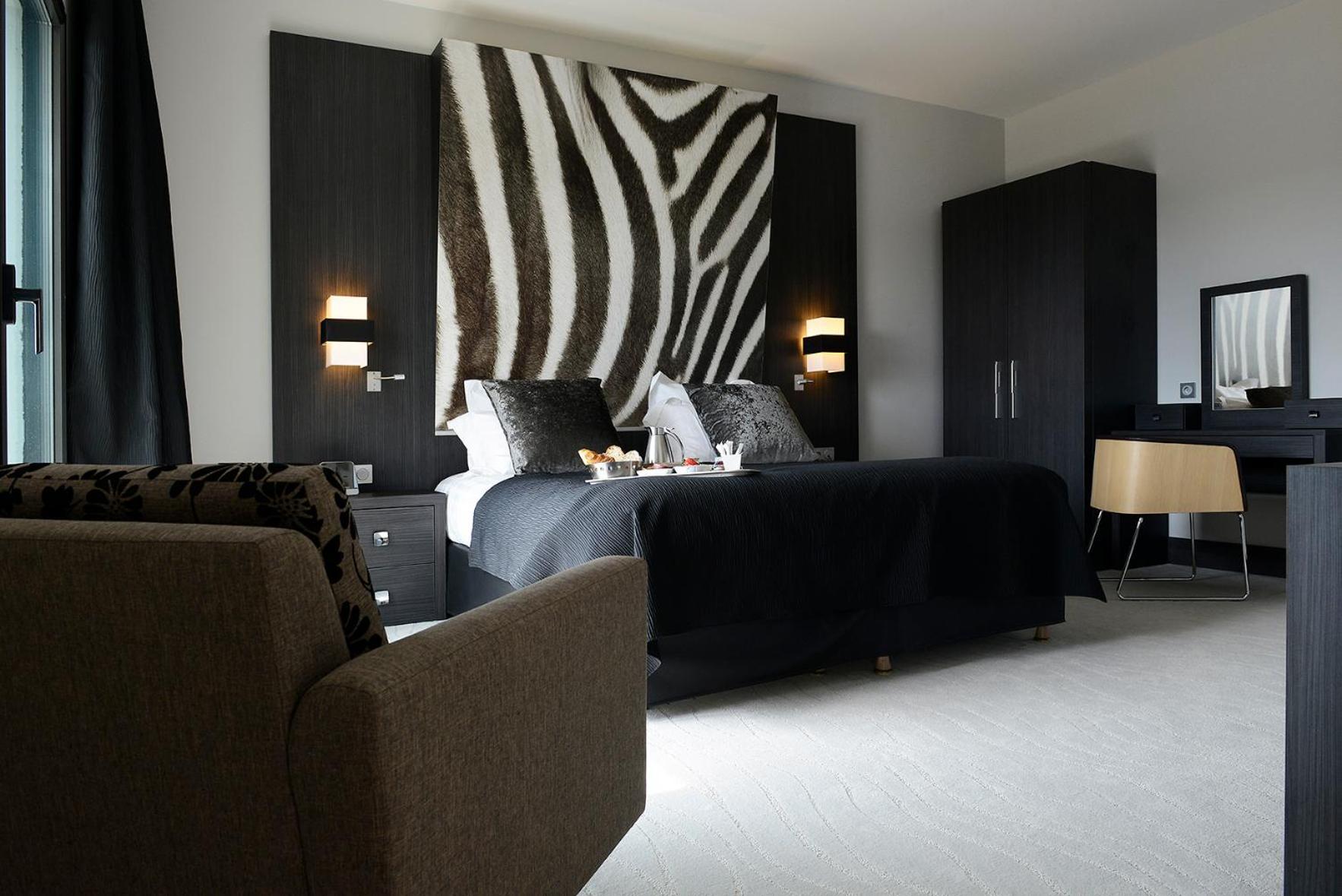 Kyriad Prestige Lyon Est - Saint Priest Eurexpo Hotel And Spa Екстериор снимка