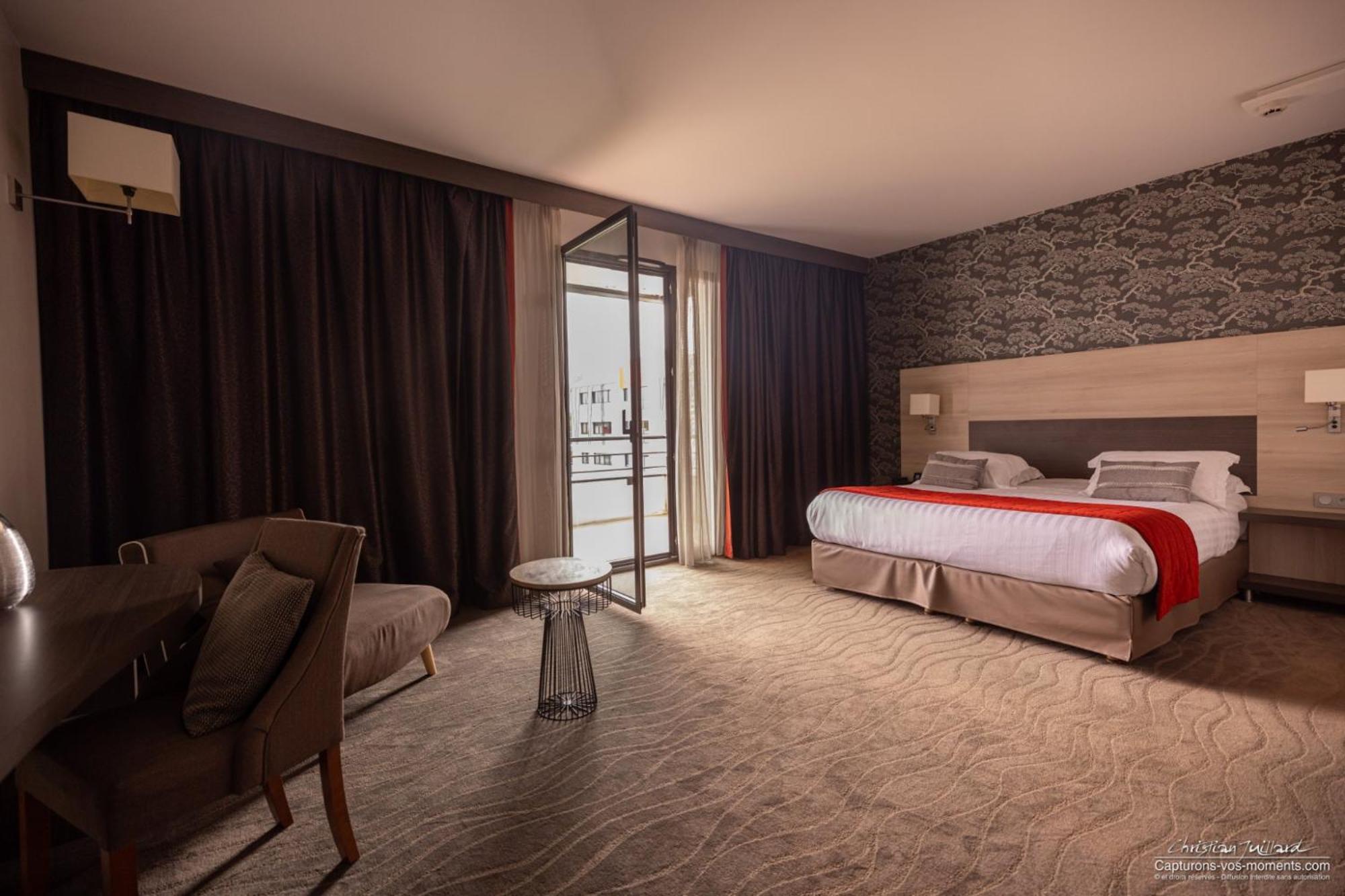 Kyriad Prestige Lyon Est - Saint Priest Eurexpo Hotel And Spa Екстериор снимка